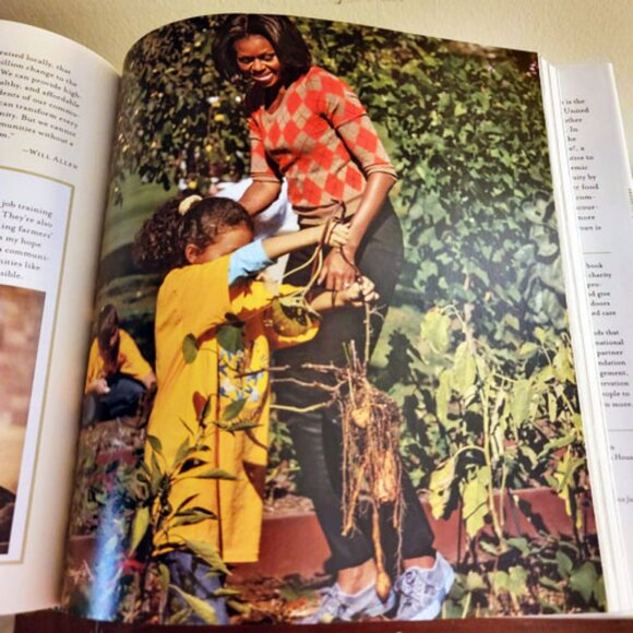 2 Michelle Obama Books 1st Ed Becoming American Grown Kitchen Grown First Lady - Picture 8 of 15